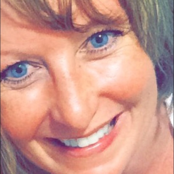 Meet your Posher, Debra - Picture 1 of 5